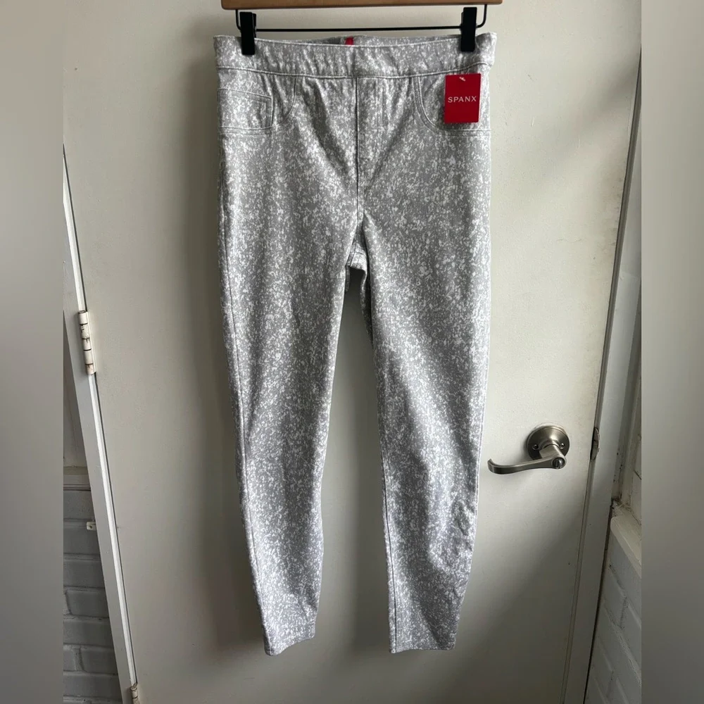 Spanx NEW WITH TAGS Tummy Control Ankle Jean-Ish Leggings medium layered‎